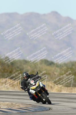 media/Dec-01-2025-Moto Forza (Mon) [[2daa91e15f]]/2-Intermediate Group/Session 3 (Turn 3)/